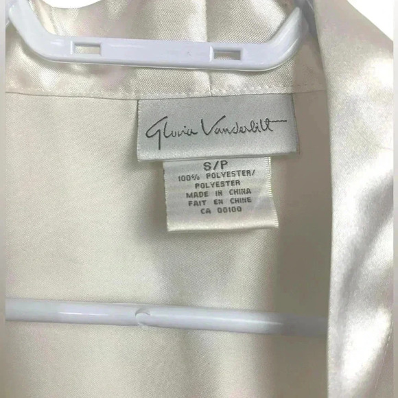 Vintage Gloria Vanderbilt  bright white dressing gown, Size small - Picture 5 of 7